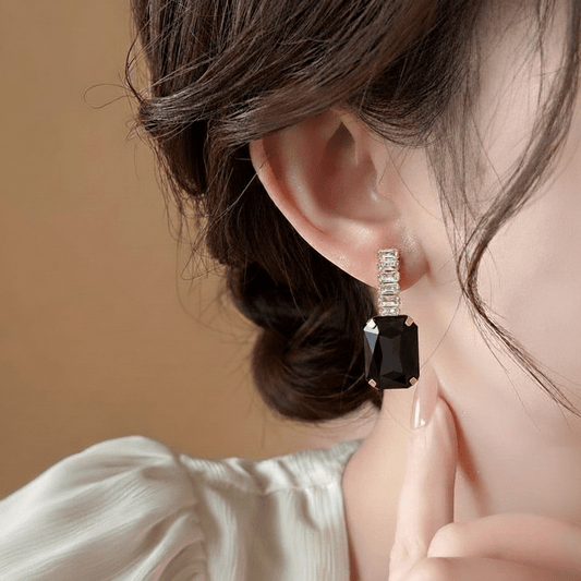 Teardrop Halo Studs $_0054 (Silver-Black) - MAWKLUXORA