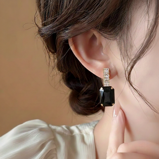 Teardrop Halo Studs $_0054 (Silver-Black)