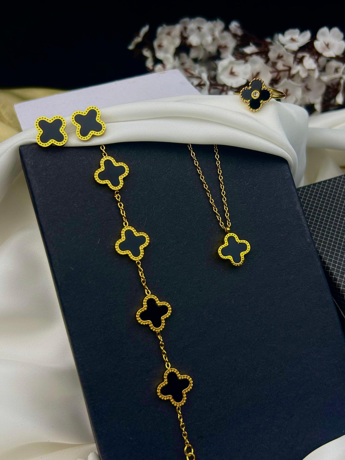 Leaf Clover Jewellery Set -With Ring