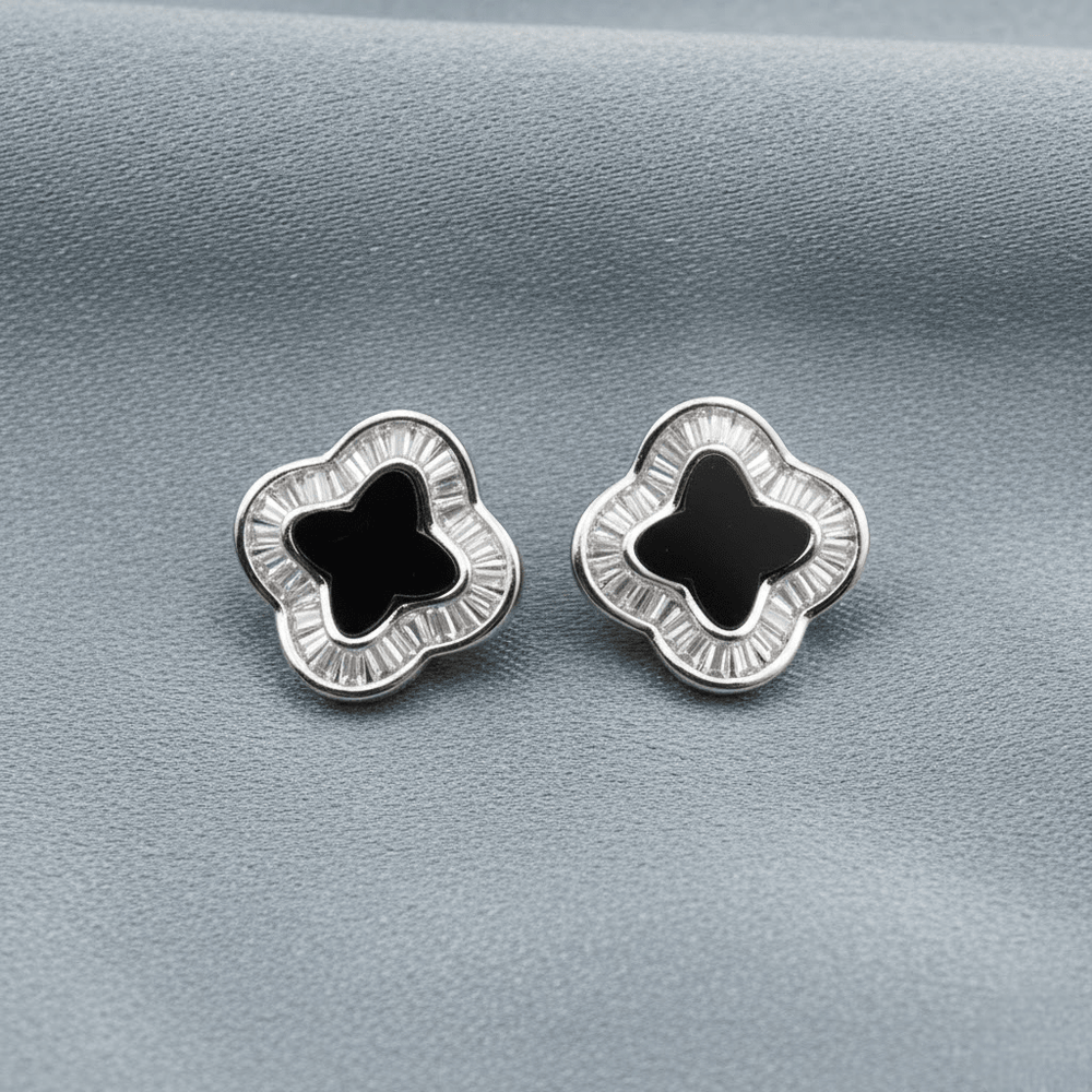 Four-Leaf Flower Studs ¥-0034 (Silver-Black) - MAWKLUXORA